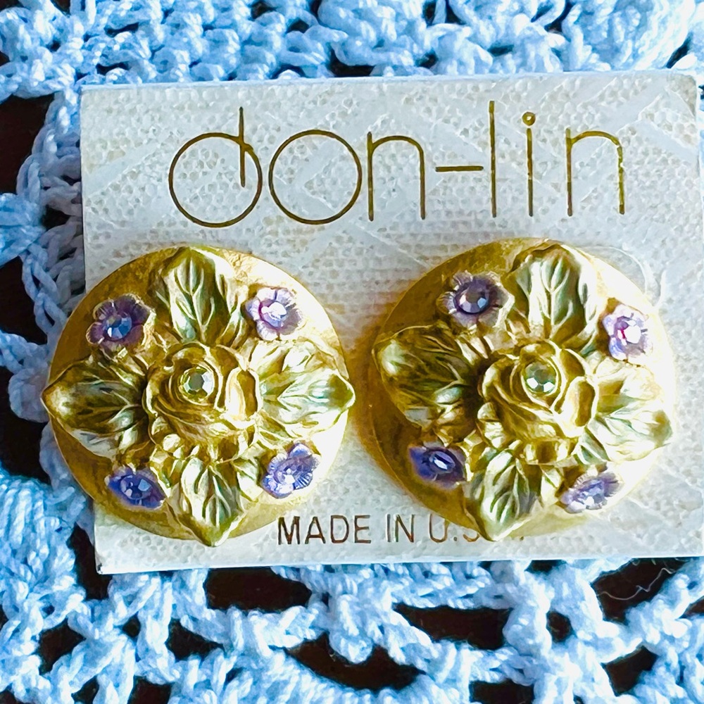 Don-Lin vintage gold tone floral pierced earrings
